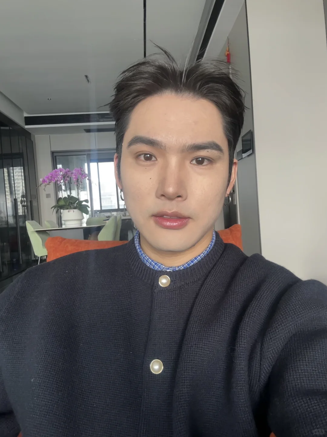 买了件miu里miu气的毛衣哈哈 大学生嘛？哈哈