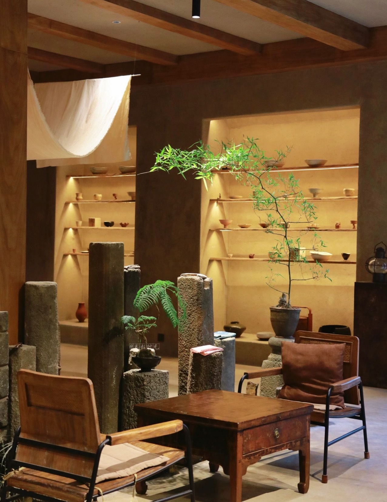 茶道  真正觉醒的茶人，将茶道哲学内化为生命态度。他们泡茶时全神贯注，工作时光明