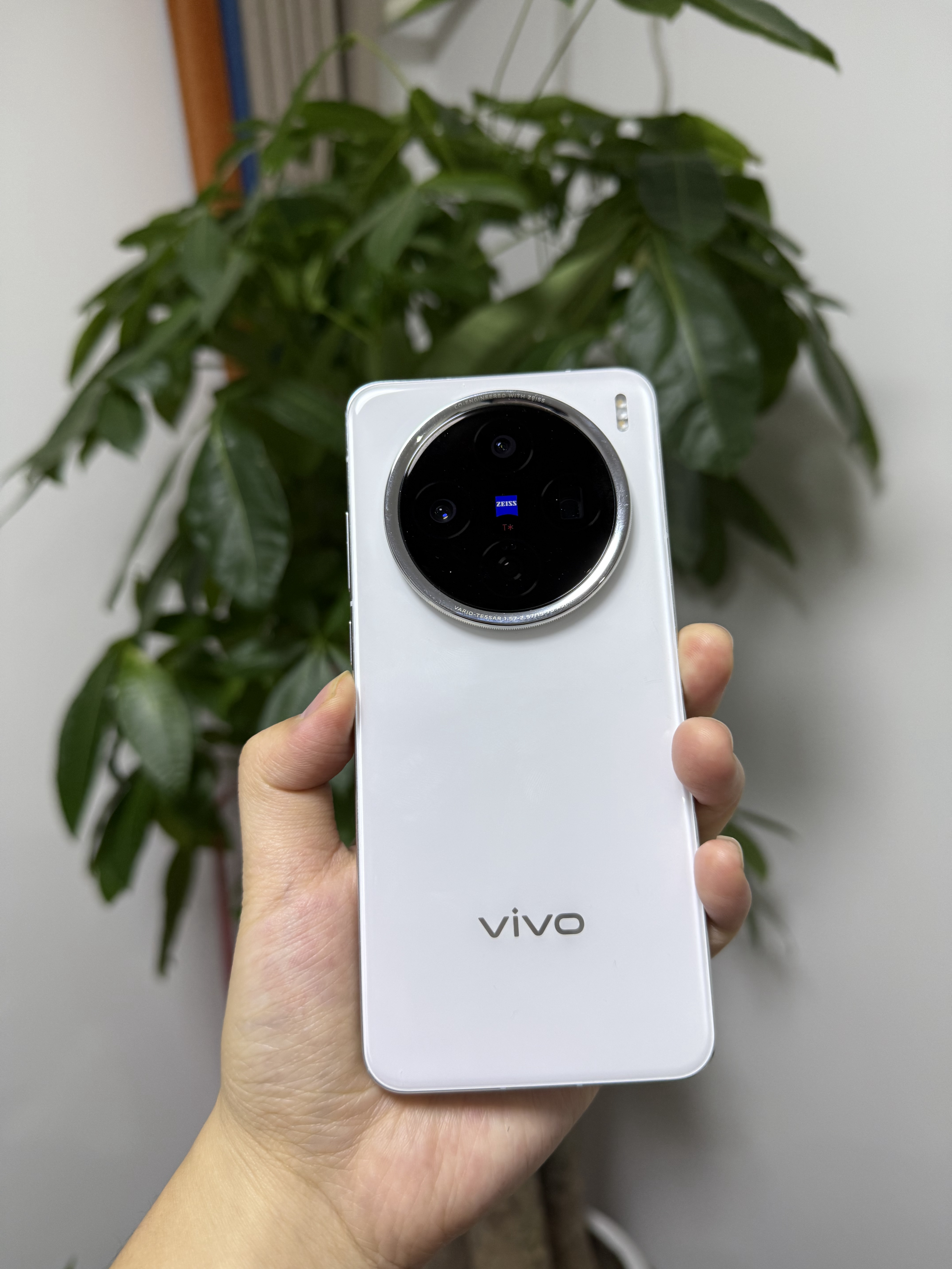 vivo X200这次的做工质感真的无敌，一点不输iPhone，真的超级适合裸奔