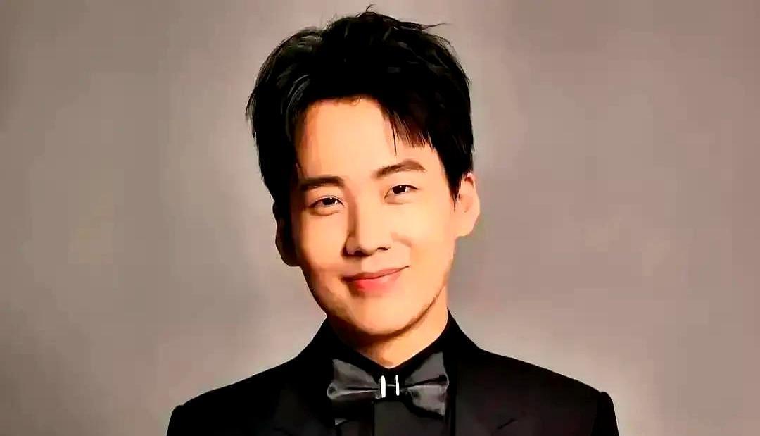 郭麒麟被换掉？
两千万违约金砸下来的时候，我以为《庆余年2》要完了。
这根本不是