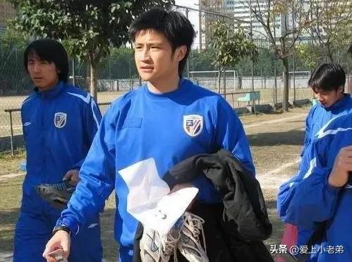 吴承瑛作为左后卫佼佼者，为何无法克隆孙继海，前提踢左前卫？
对于吴承瑛，球迷应该