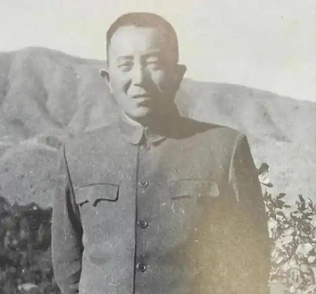 总参谋长罗瑞卿跳楼后，毛主席既生气又心疼，派汪东兴去看望他，汪东兴对罗瑞卿说：毛