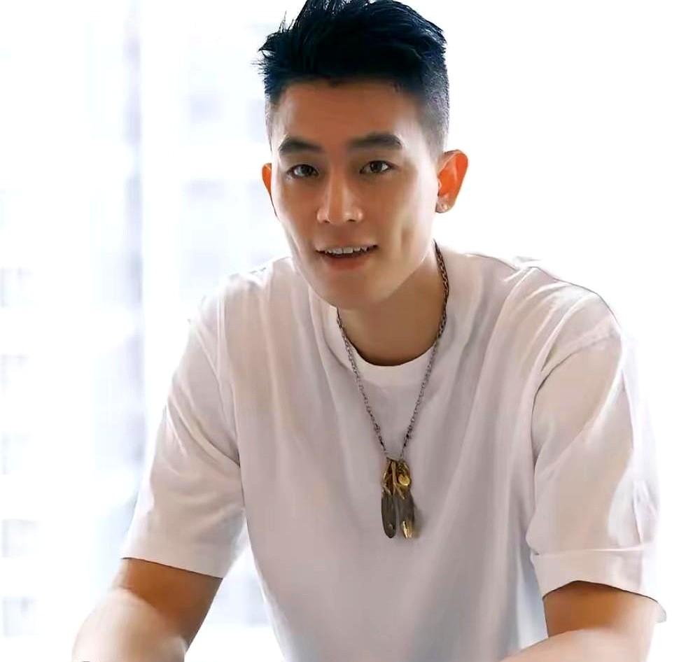 从快男亚军到180亿票房硬汉，欧豪凭啥？

2013年还是选秀歌手，转头2015