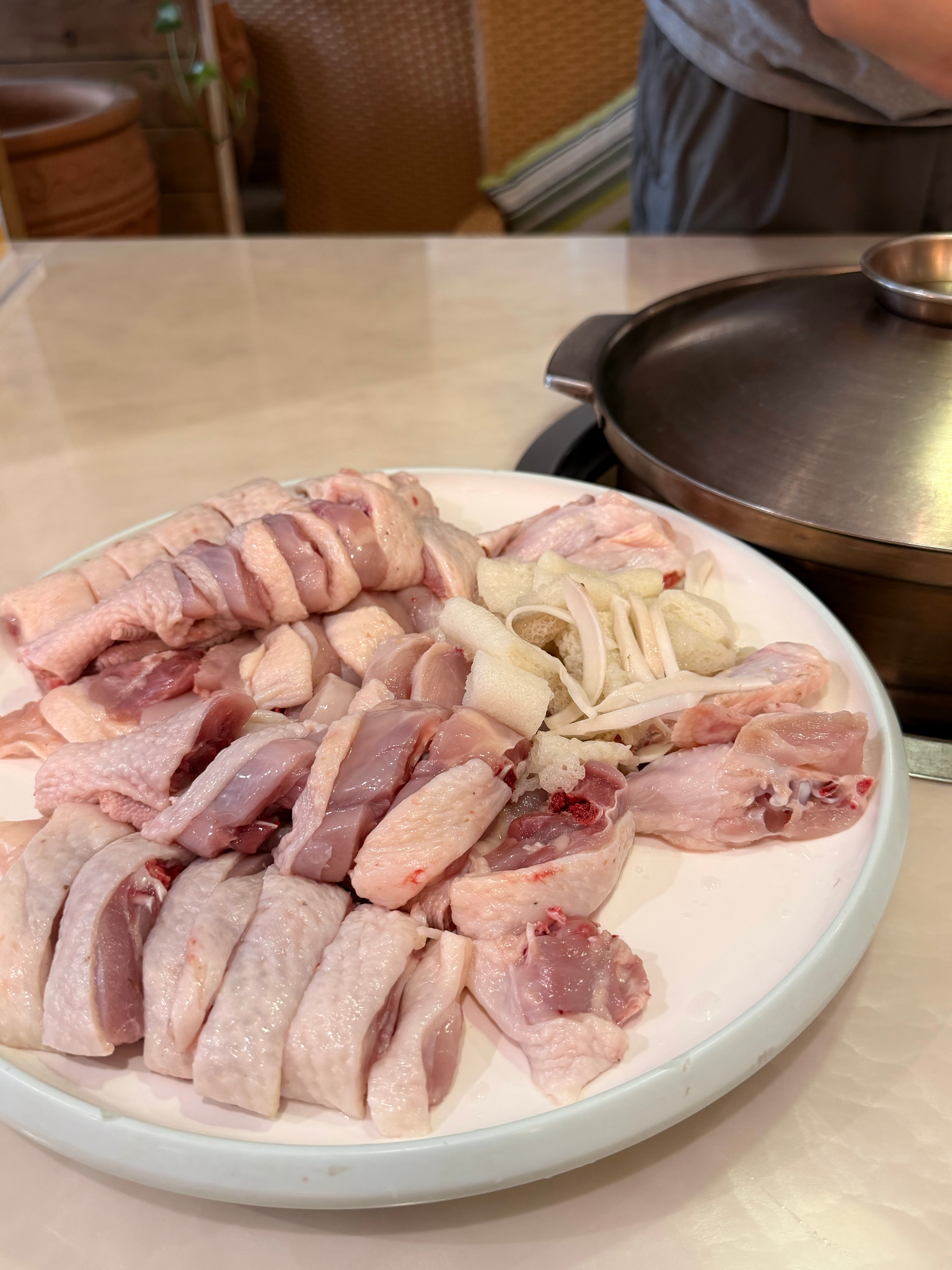 脸巨肿 老觉得没睡够！！！前天陪张哥通宵喝了下午去上班 困的一b 