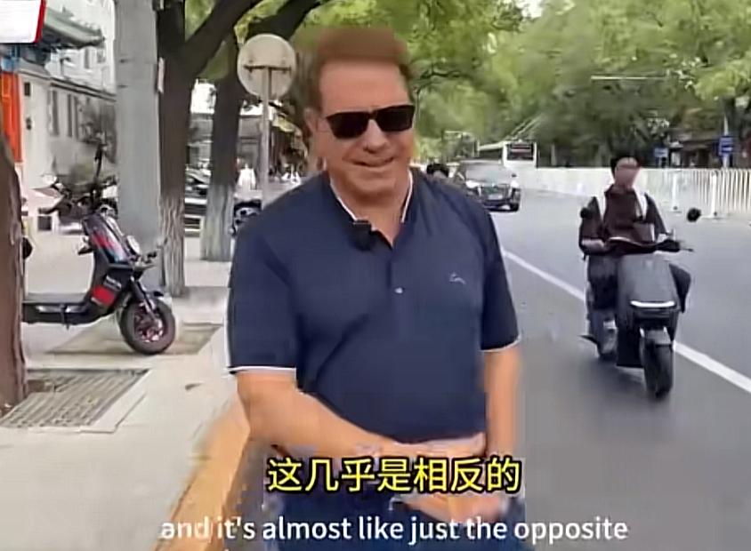 CNN记者退休后来到北京旅游，感觉自己就像个小丑一样，报道了一辈子中国，结果和自