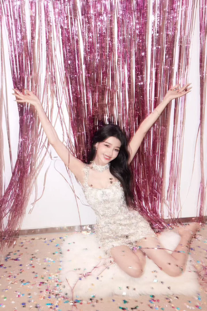 才知道孙怡竟然会弹琴乘风2026 孙怡坐在钢琴前的样子也太有气质了。以前对她印象