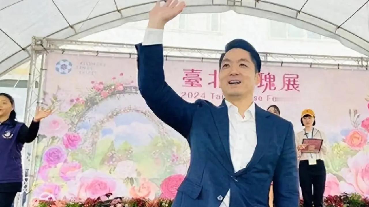 蒋万安非常忙碌。适逢三月八日女神节，他马不停蹄地先后到达台北市玫瑰园、郁金香园 