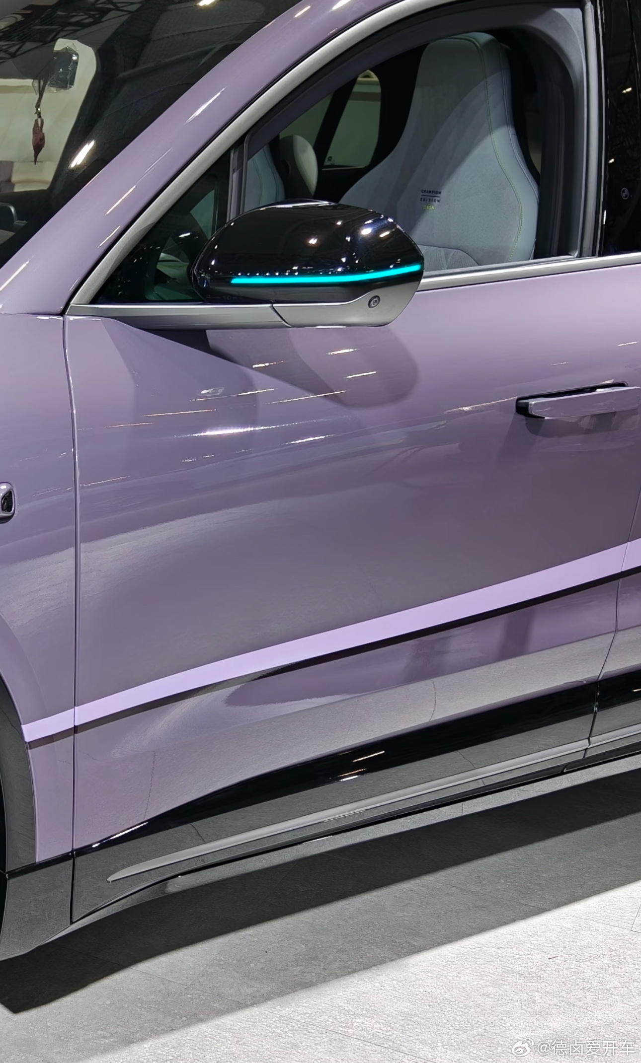 搭载智驾小蓝灯的26款蔚来5566要来了，目前相关配置哦车辆已经在改装车展出现，