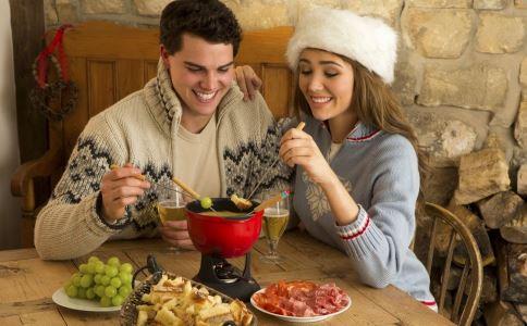 爱情是什么？用诗意抒情的话语说:

爱情，是那一缕春日的微风，轻轻拂过心湖，泛起