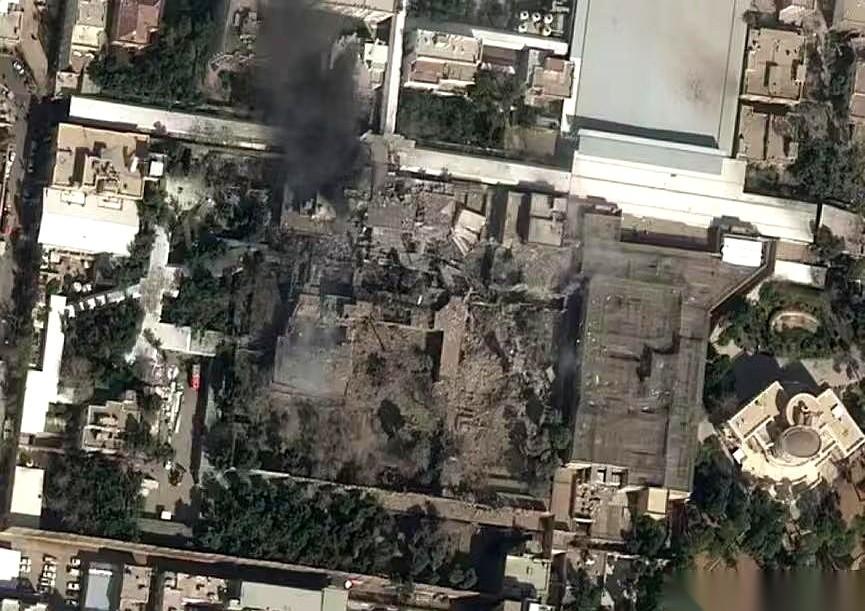 我靠，消息是真的？！哈梅内伊的住所被炸了？美以这回真是不给活路啊，上来就直捣黄龙