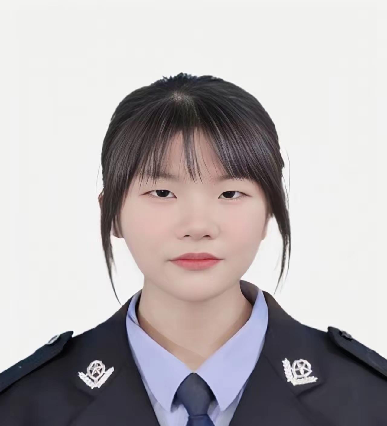 有一位00后姑娘，永远定格在了23岁最好的年华。
 
她叫黄思涵，2001年出生