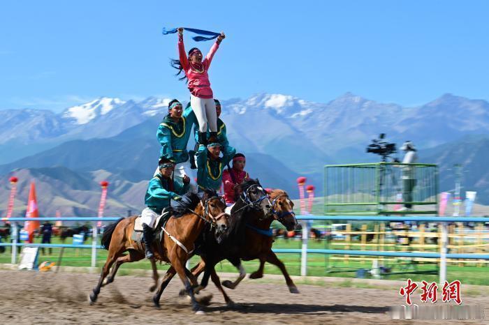 粤川沪甘媒体遇见最美肃南 【祁连雪山脚下展民族马术与裕固族风情】7月4日，甘肃省