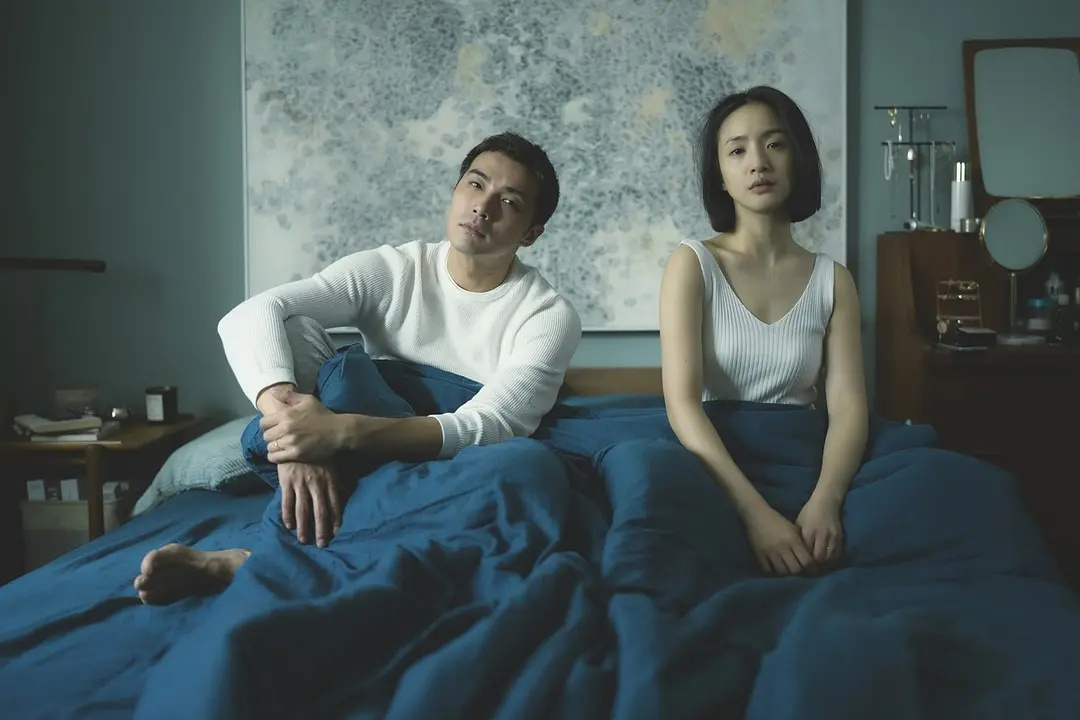 《不够善良的我们》何瑞之到底爱不爱简庆芬？选择了简做自己的妻子就是爱！瑞贝卡两次