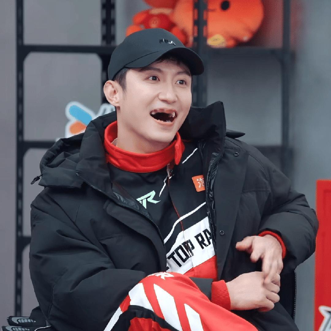 这个话题就是来发虎牙照的