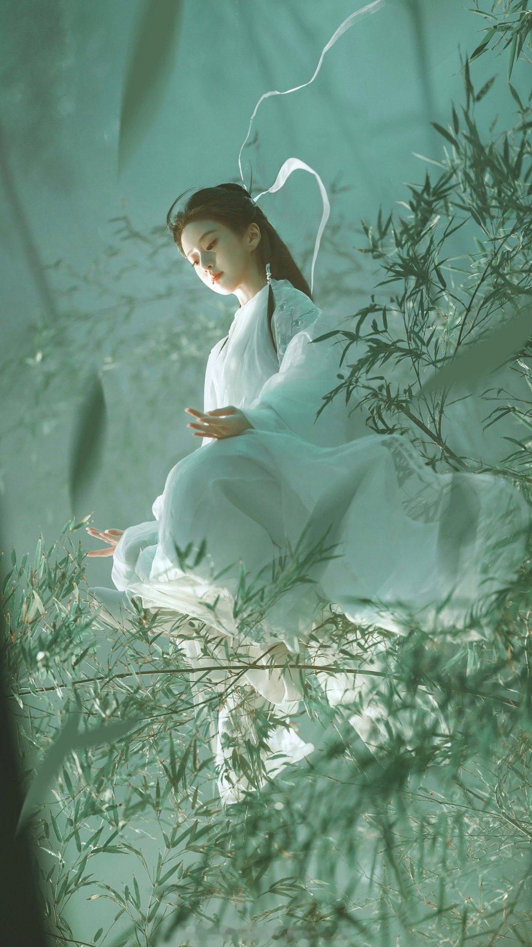 包上恩竹林白衣大片，飘逸轻盈剑修小师妹！！