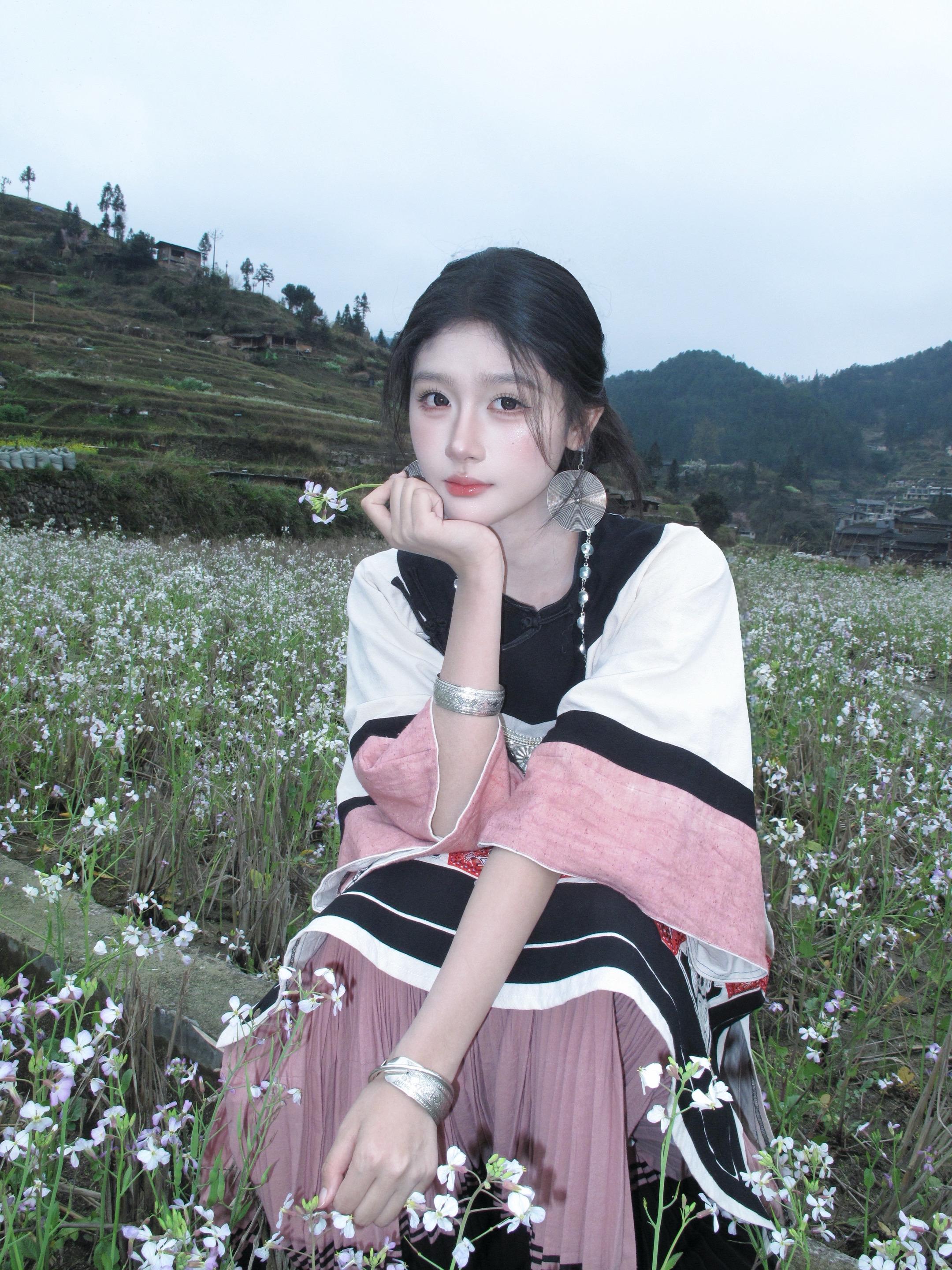 女孩子来苗寨当然要拍彝族少女了。