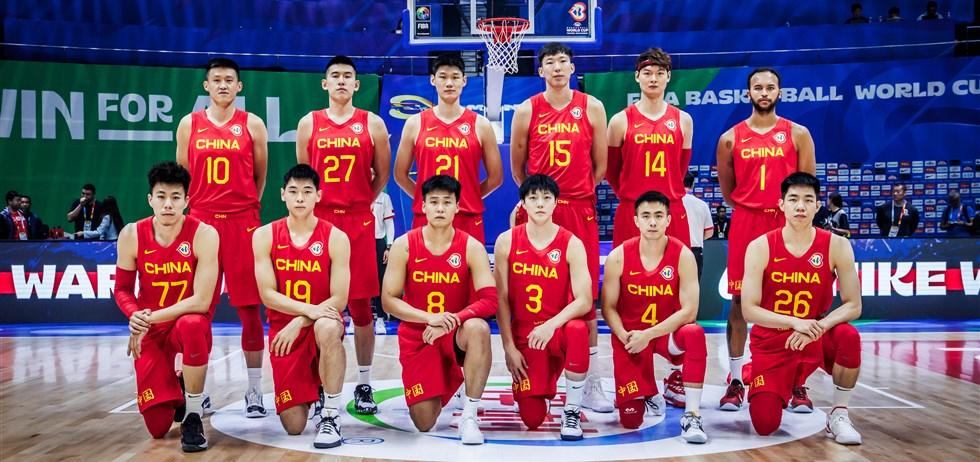 关于CBA开放外援制度的利弊分析看：
1.有利的一面：提高联赛水平，提高商业价值