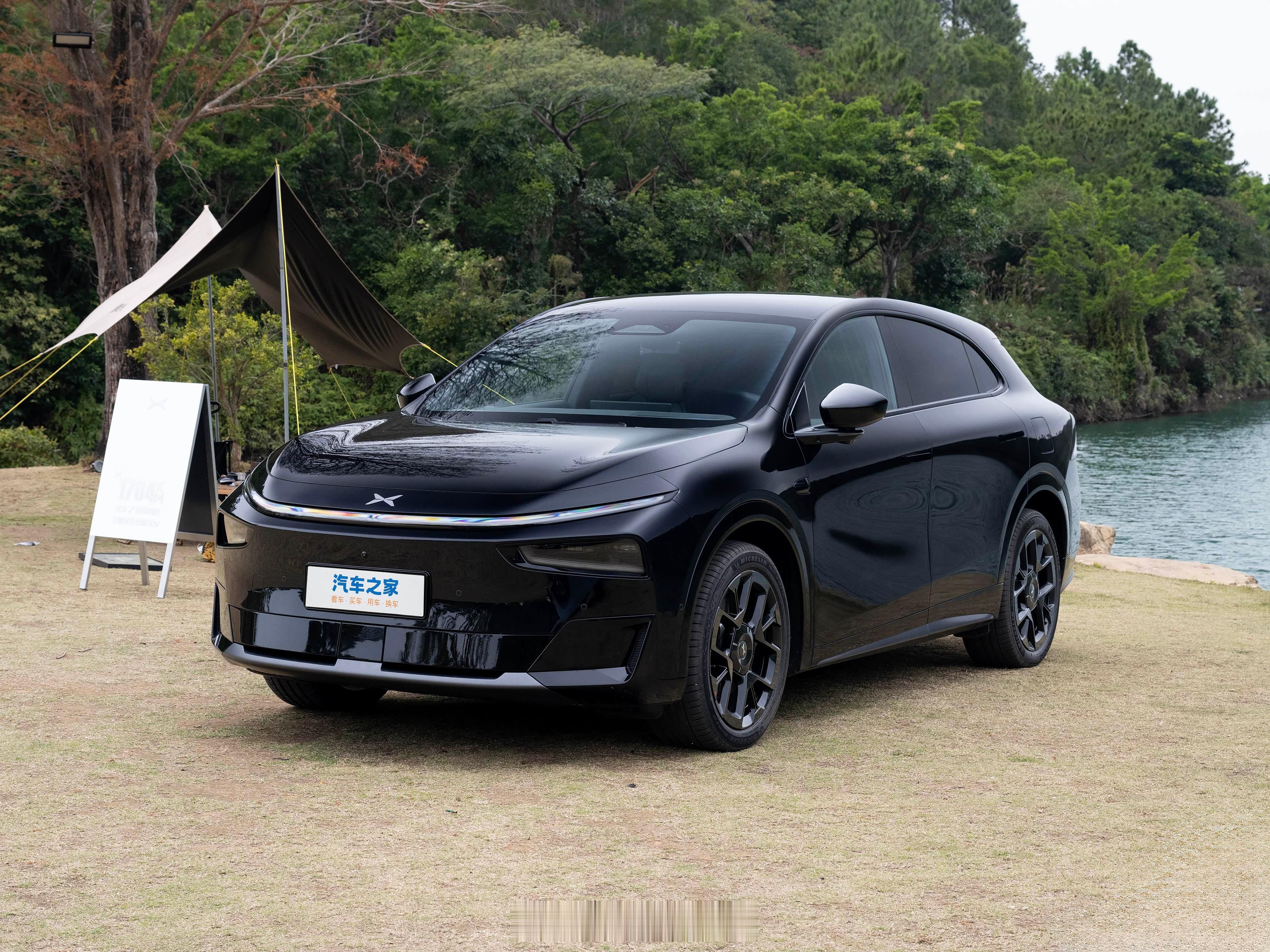 小鹏G7增程版实车亮相 800V平台+55.8度大电池800V高压平台5C超充电