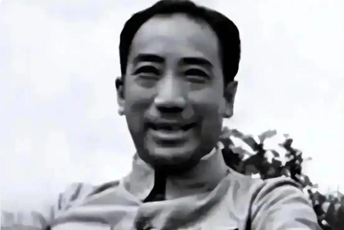 1971年，戴笠孙子在安徽修拖拉机，被判死刑。宣判那天，他没哭没喊冤，只平静吐出