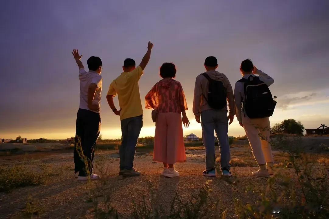 独趣北疆播报
来新疆追一场浪漫的落日
📍五彩滩·8月31日#三哥说旅行# #三