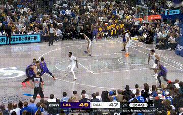 湖人53-51独行侠！东契奇已经砍下26分，14中9湖人vs独行侠 ​​​