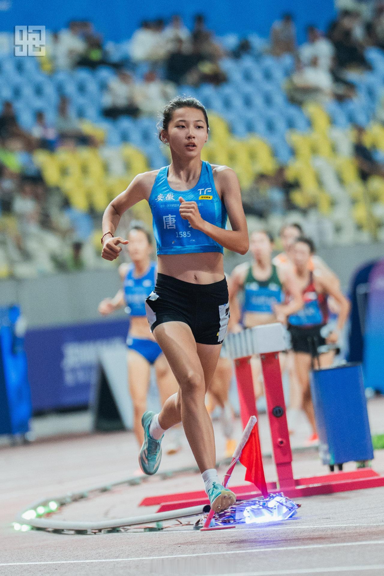 2026第二届全国青少年田径运动会 女子800米决赛，来自安徽的11年小将唐果以