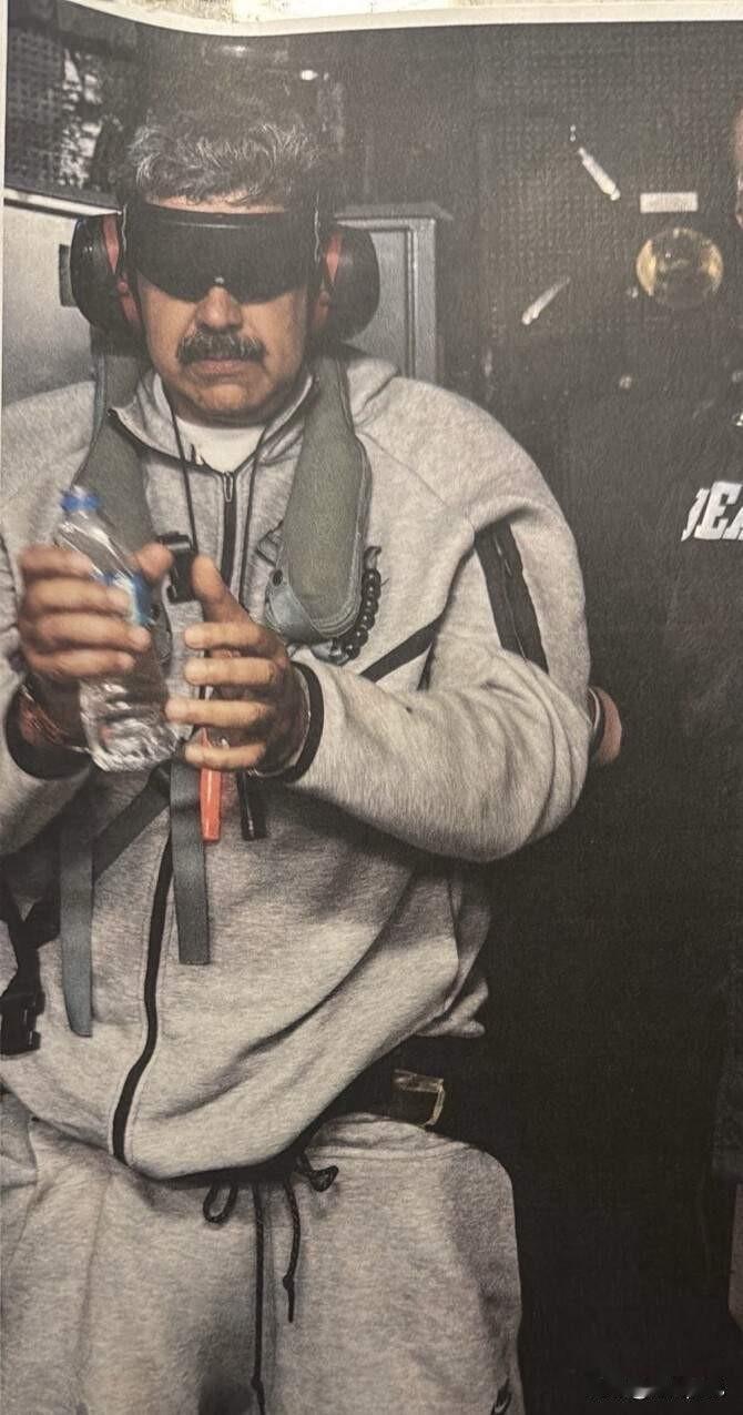 美国对委内瑞拉的军事行动合不合法？一边是委内瑞拉坚持国际法不动用武力原则，一边是