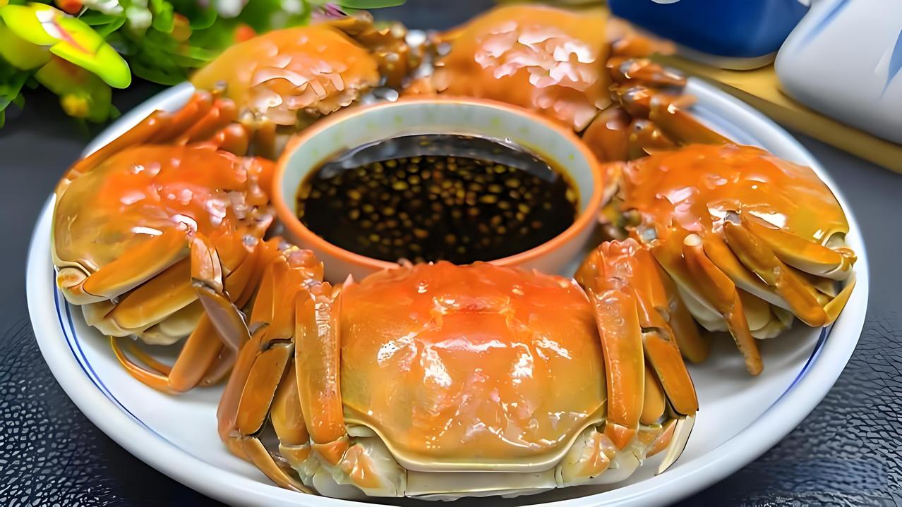 黄石美食简直是舌尖上的宝藏！冬天来黄石，一定要尝尝大冶湖大长腿蟹。它得益于清澈湖