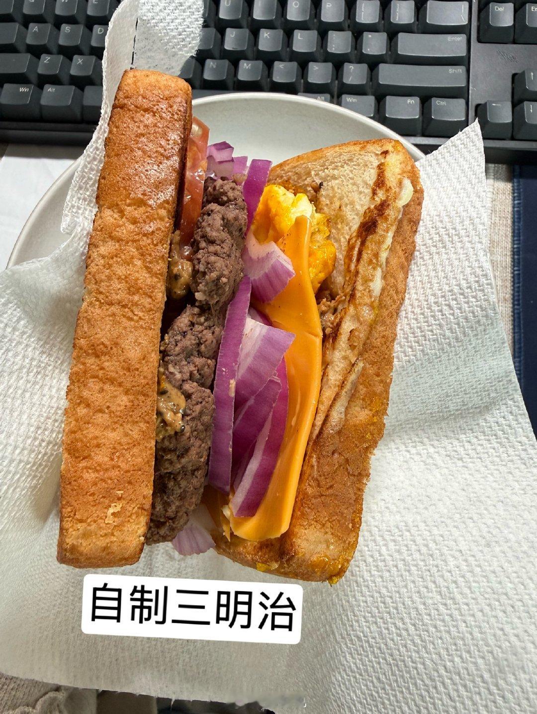 在国内的极简吃法是一律蒸。在国外的极简吃法是一律夹。 这是我的懒人生存方式～[二