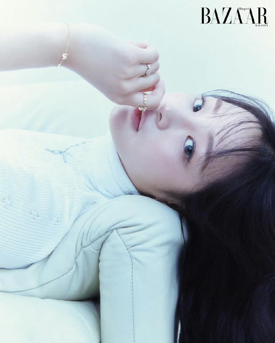 BAZAAR WITH MINJI📸minji ​​​