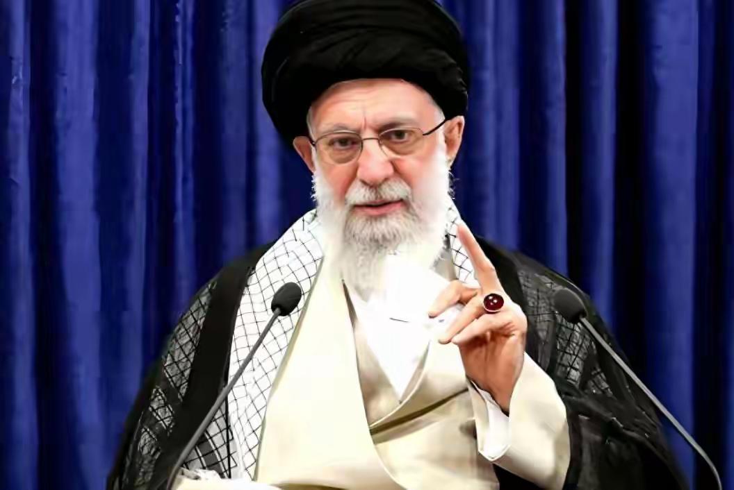 哈梅内伊的顶级智慧：不怕赴死，不再求中俄出手，不怕手下们造反