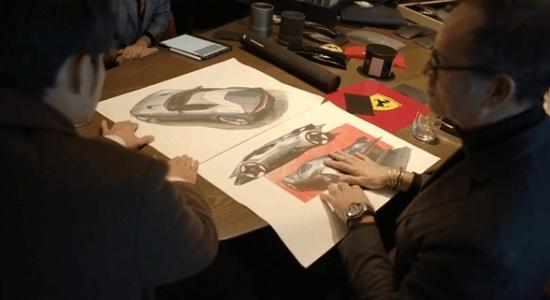 刚出新歌就提新车！周杰伦现身意大利摩德纳 定制专属法拉利超级跑车