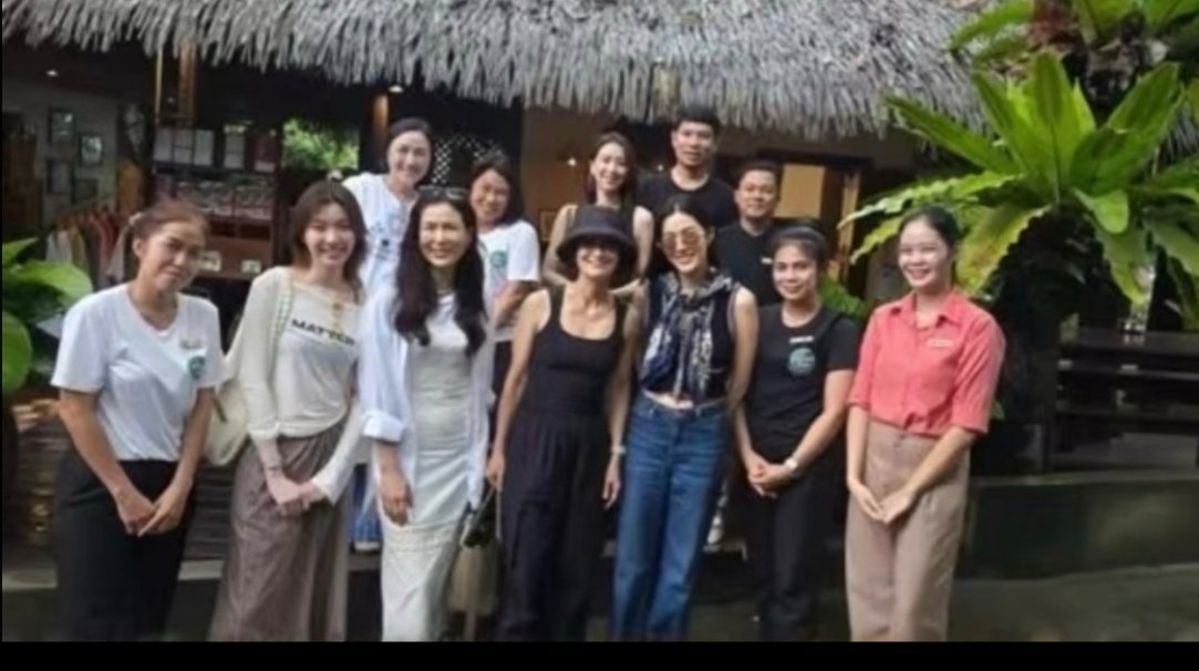 青春女大带家里叔叔婶婶旅游既视感… 