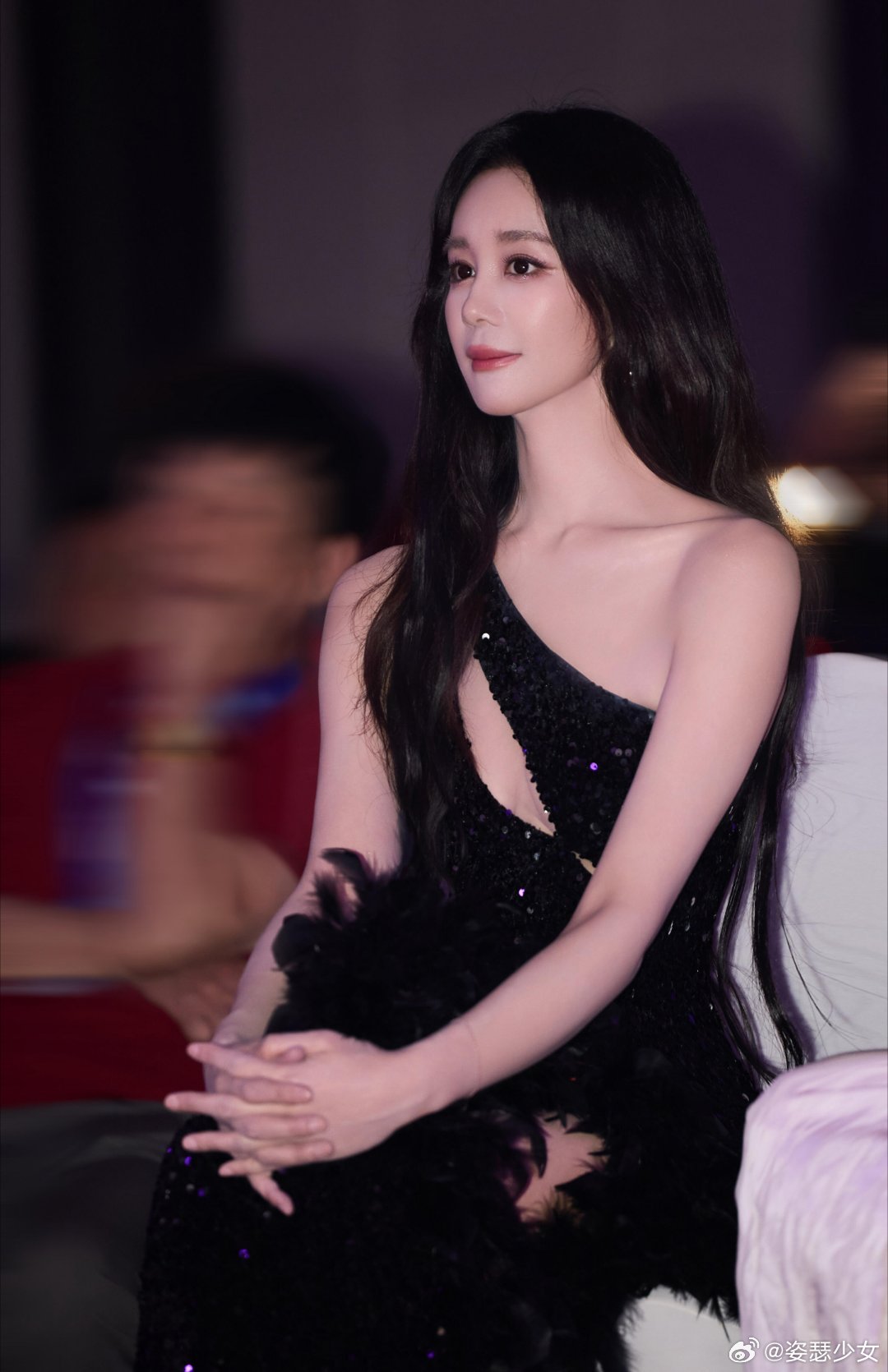 海陆变样了以前看海陆就觉得好清纯，现在这浓颜系妆造也好适合她，怎么折腾都好看，气