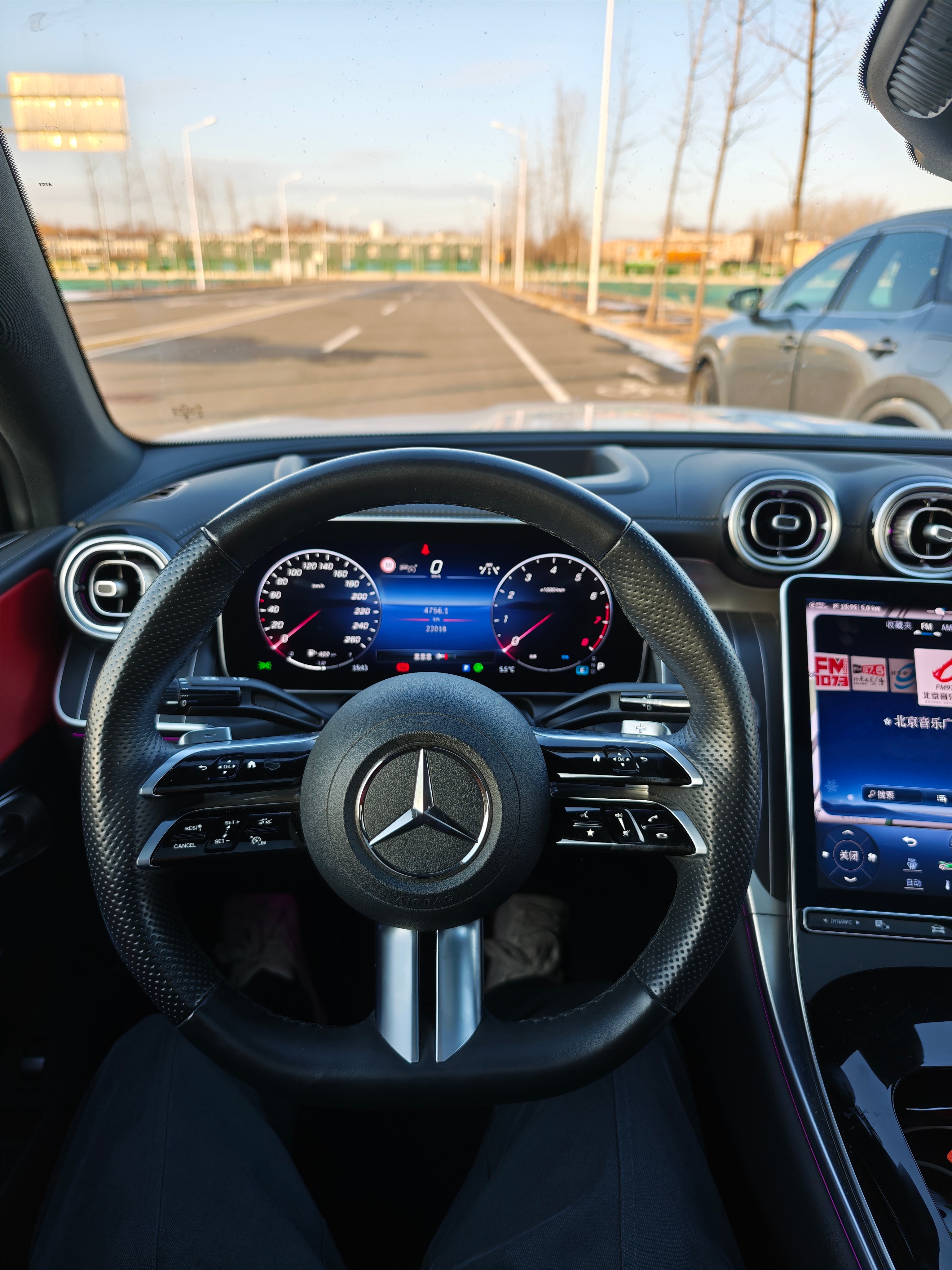 奔驰这种张扬的豪华感确实很能拿捏用户，尤其是女性用户