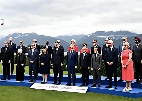 百年变局降临！美国中东铁盟全面崩塌，霸权底牌彻底失灵
 
但凡关注国际局势的人都