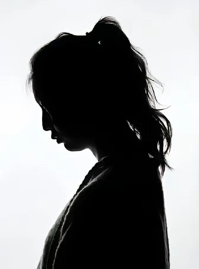 这才是人间清醒的妈妈！
 
同事女儿28岁未婚先孕6个多月，男方躲着不提见面、不