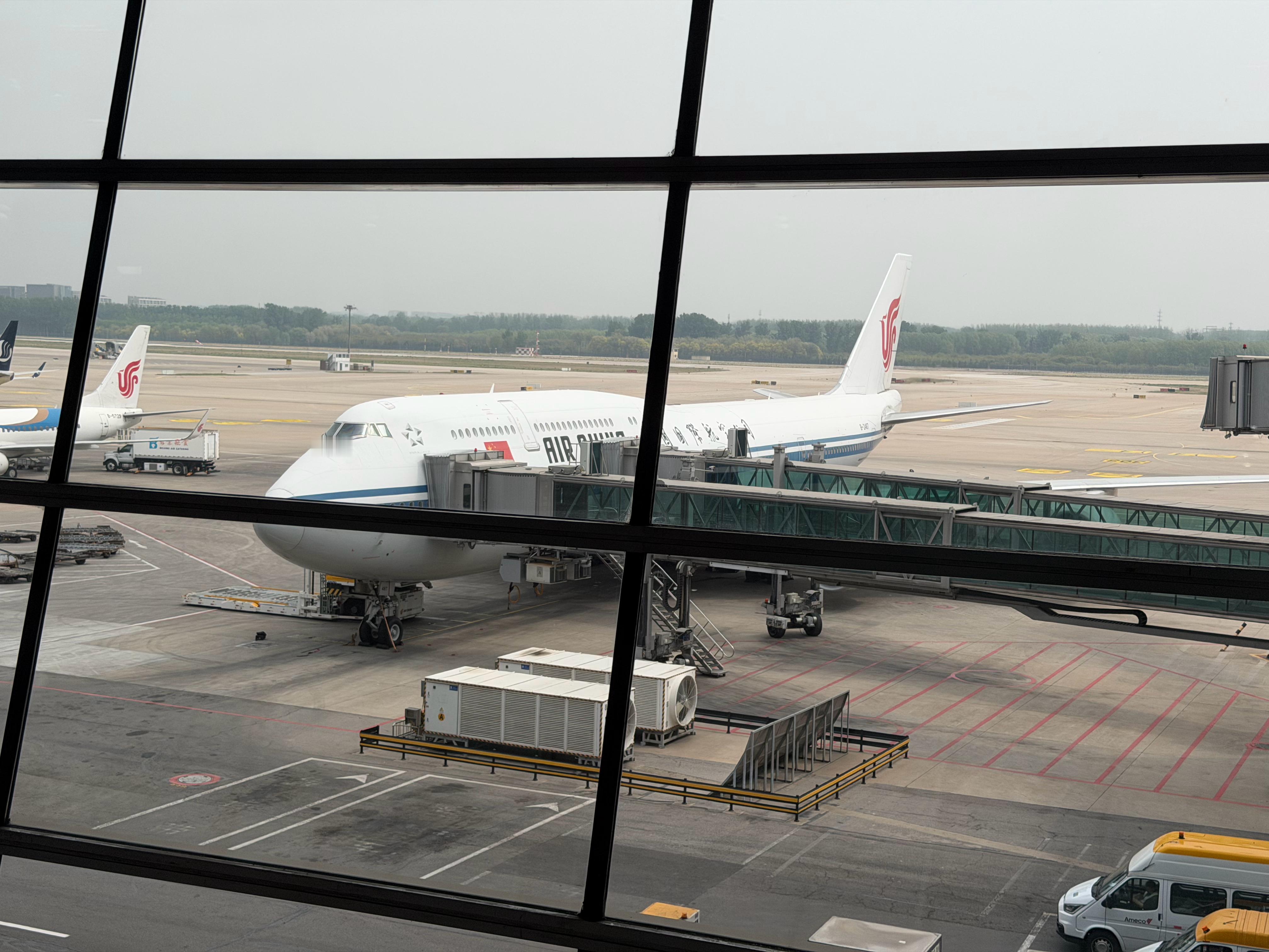 你好，空中女皇👋🏻意外改签，没想到让我坐上了国航的747-8。圆梦。至此，我