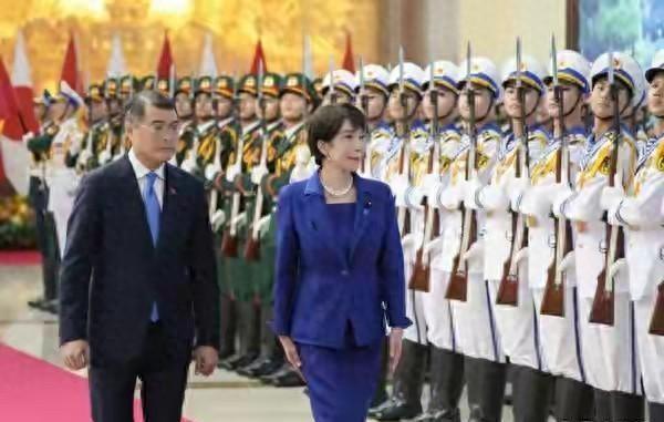 见过当面嘘寒问暖，背后悄悄递刀子的吗？这两天，日本政府在我们的周边，上演了一出教