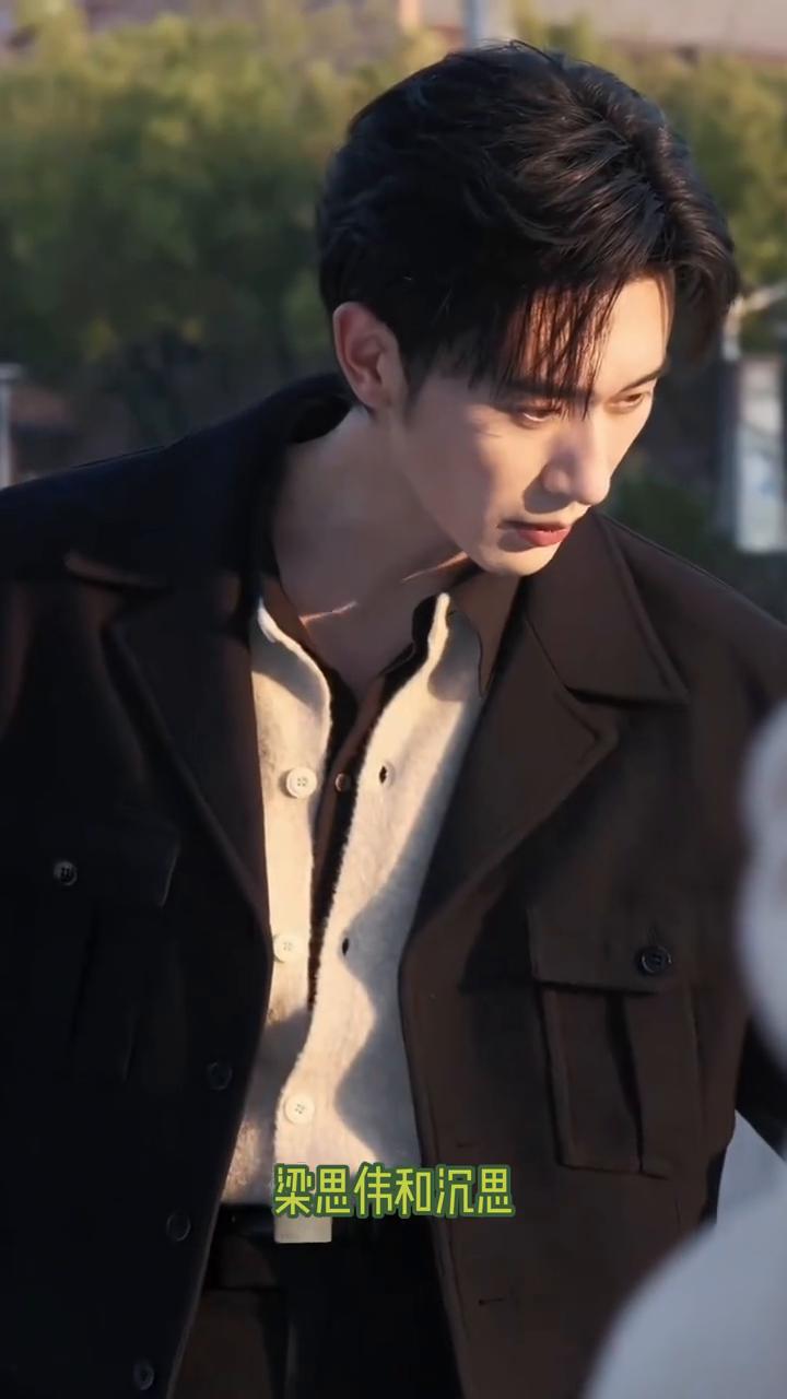 杨思伟和陈思真的是深藏不露，在短播一众顶流演员激烈竞争中竟然拿下了直通卡。陈思以