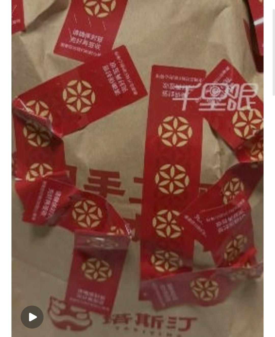 进饭店吃饭别拿服务态度，头发丝，文虫，得罪服务员，否则你可能吃唾沫。点外卖，别得