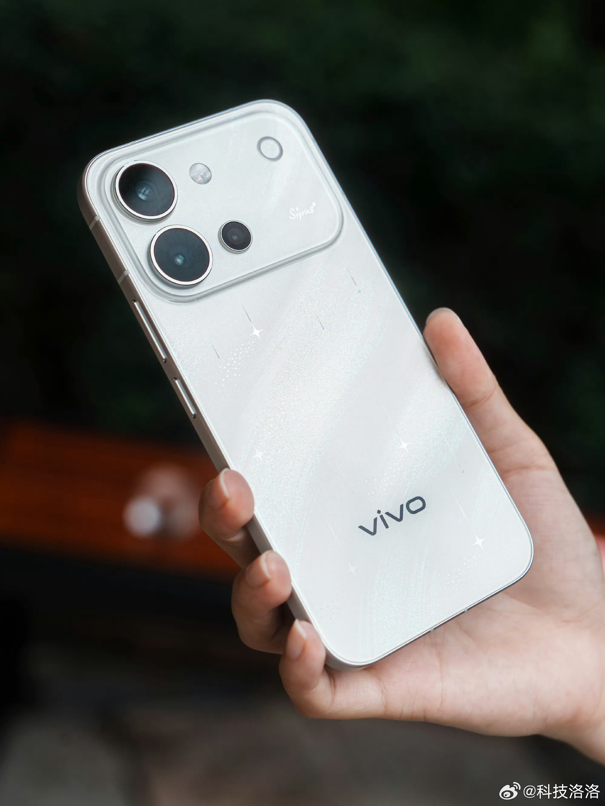 vivo S60星星海，外观太好看了，阳光下一闪一闪的，很梦幻，氛围感拉满 