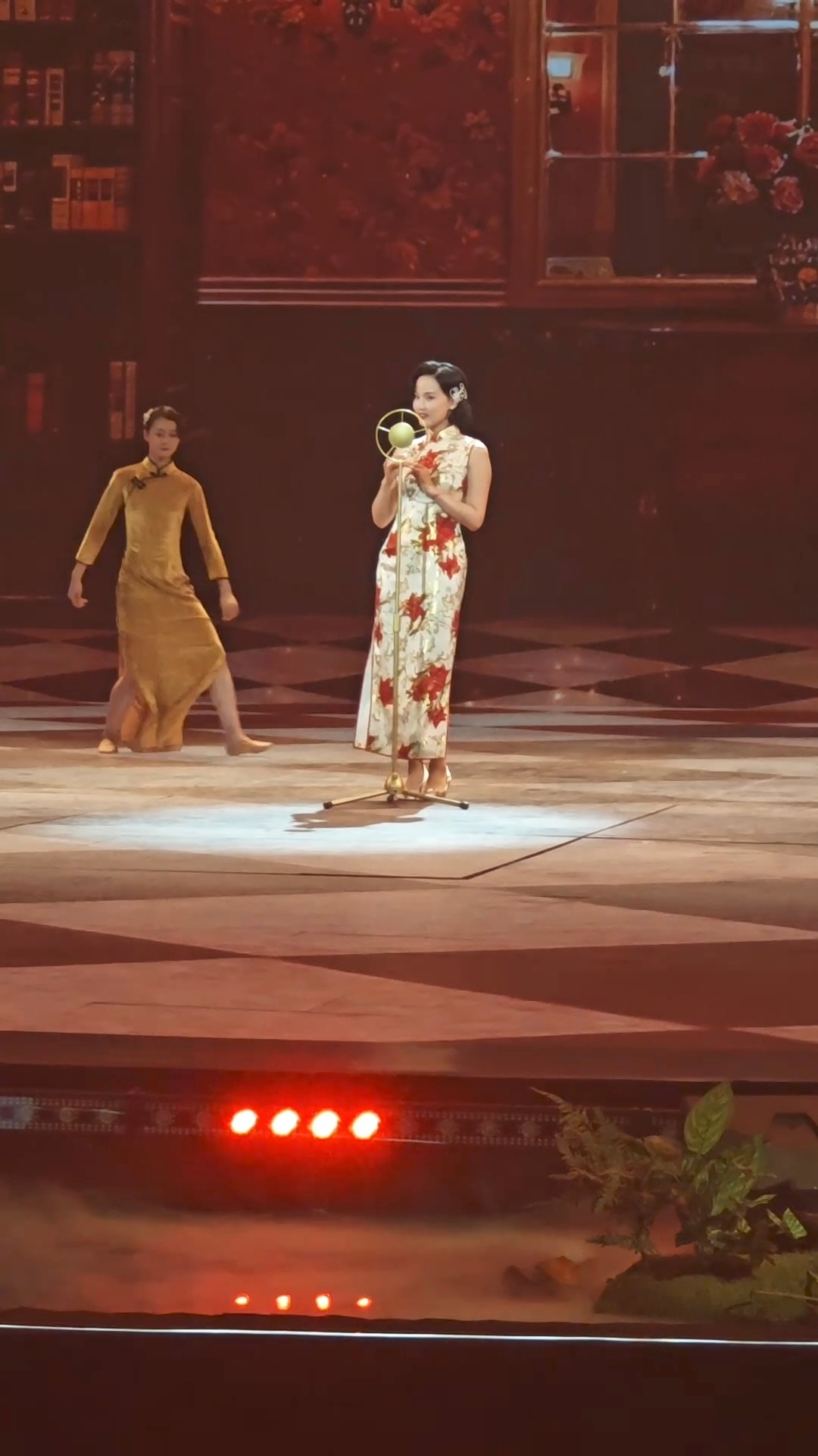 黄龄央视晚会路透带了3套造型 央视2026非遗晚会黄龄路透好绝，3分钟单曲3套造