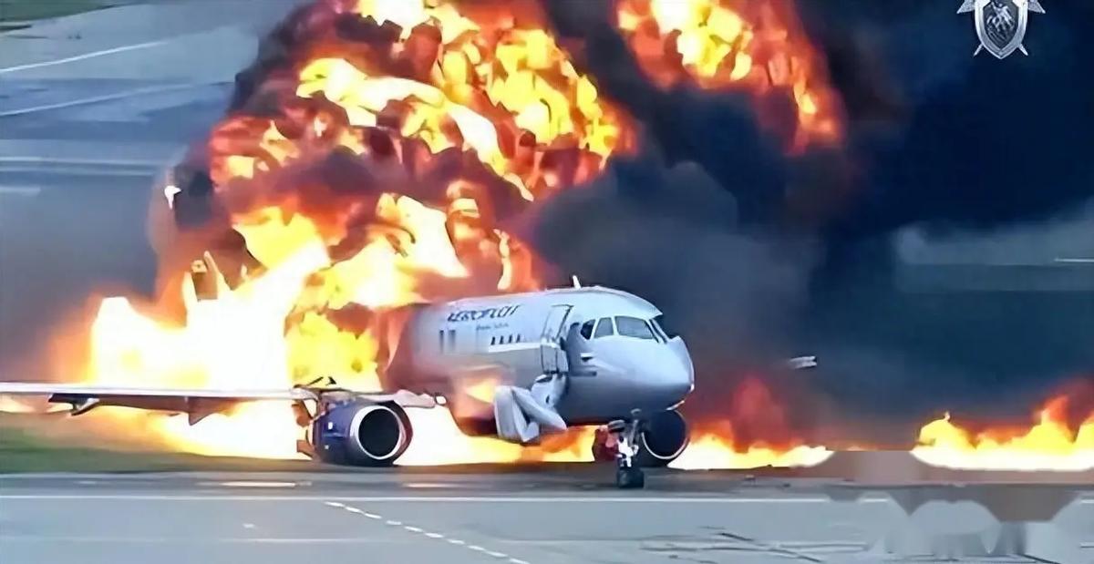 一架载着311人的国航波音777客机，8月26日从伦敦飞往北京途中突然遭遇惊魂时