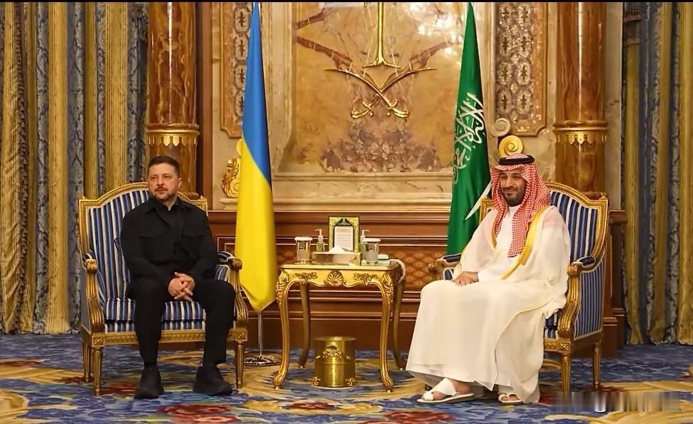 乌克兰总统泽连斯基称，他抵达沙特与王储萨勒曼进行了富有成效的会晤，两国正在制定一