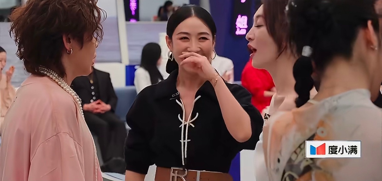 浪姐直播的含金量 谁懂首播一口气解锁姐姐们的爽感，舞台、唠嗑、吐槽全在线，看得又