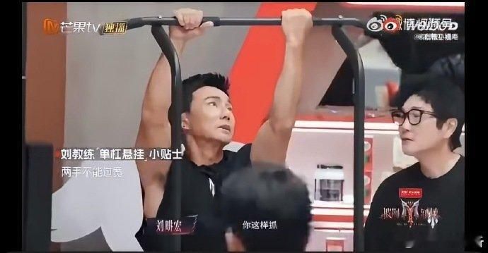 刘畊宏手臂肌肉线条刘畊宏无袖造型适配度自律带来的绝佳状态，刘畊宏无袖出镜，流畅利