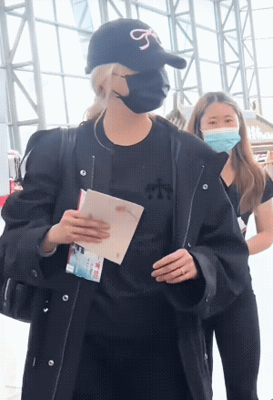 关晓彤无名指戒指一沫真挚的情话[超话]关晓彤无名指戒指！一沫真挚的情话 ​​​