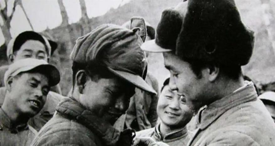 1952年，上甘岭战役中，他奉命支援597.9高地，原本三人小队打到最后，仅剩他