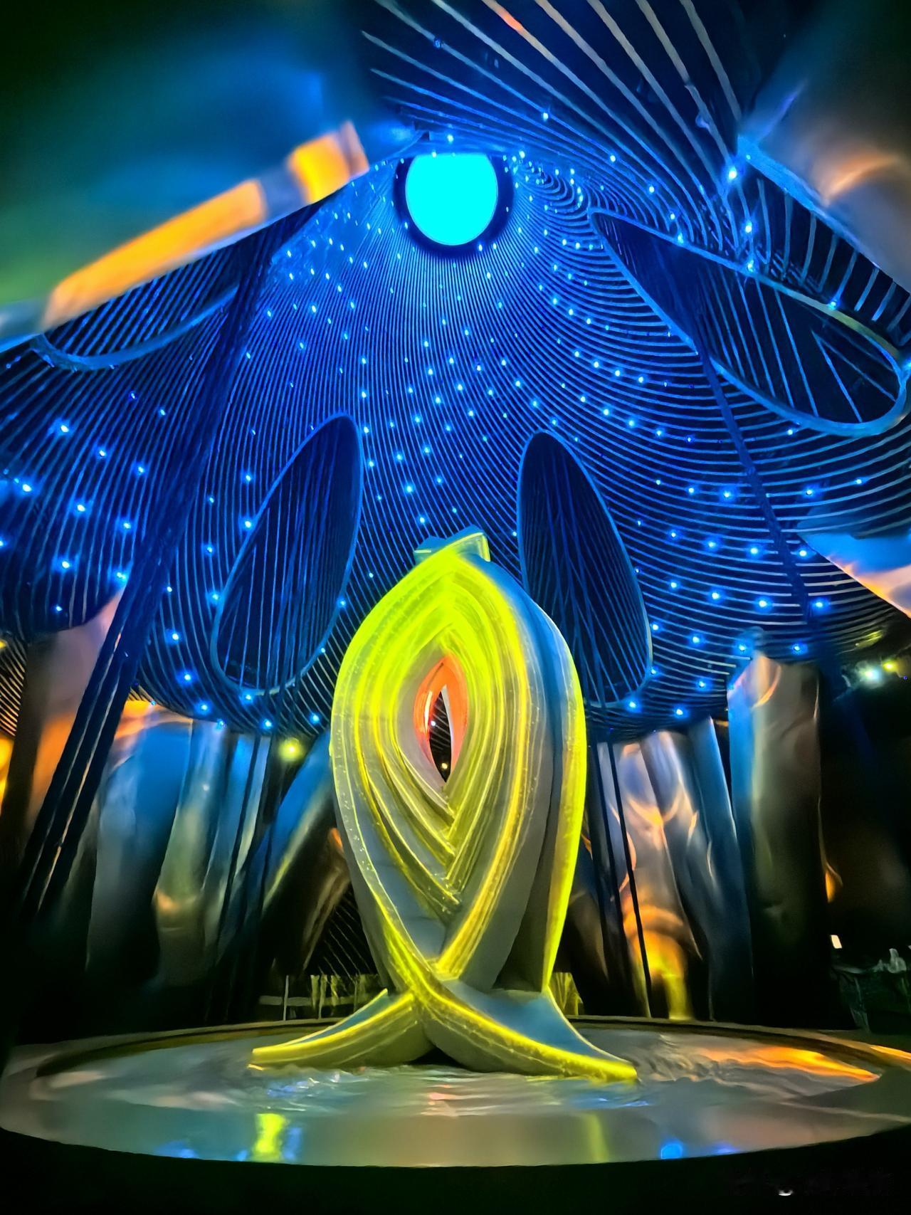 晒图笔记大赛上海最高的雕塑，上海中心顶层的阻尼器